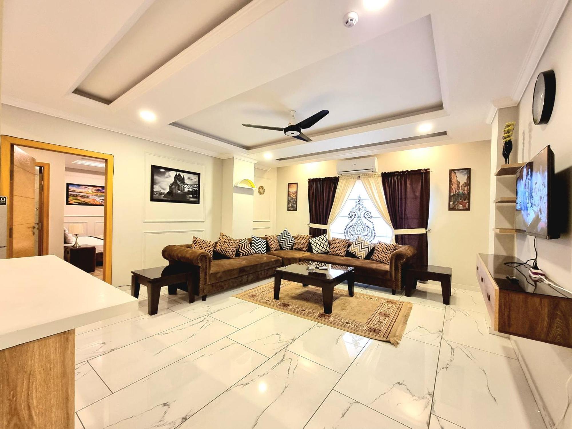 Luxurious Landing Apartments & Suites Bahria Town Rawalpindi Habitación foto